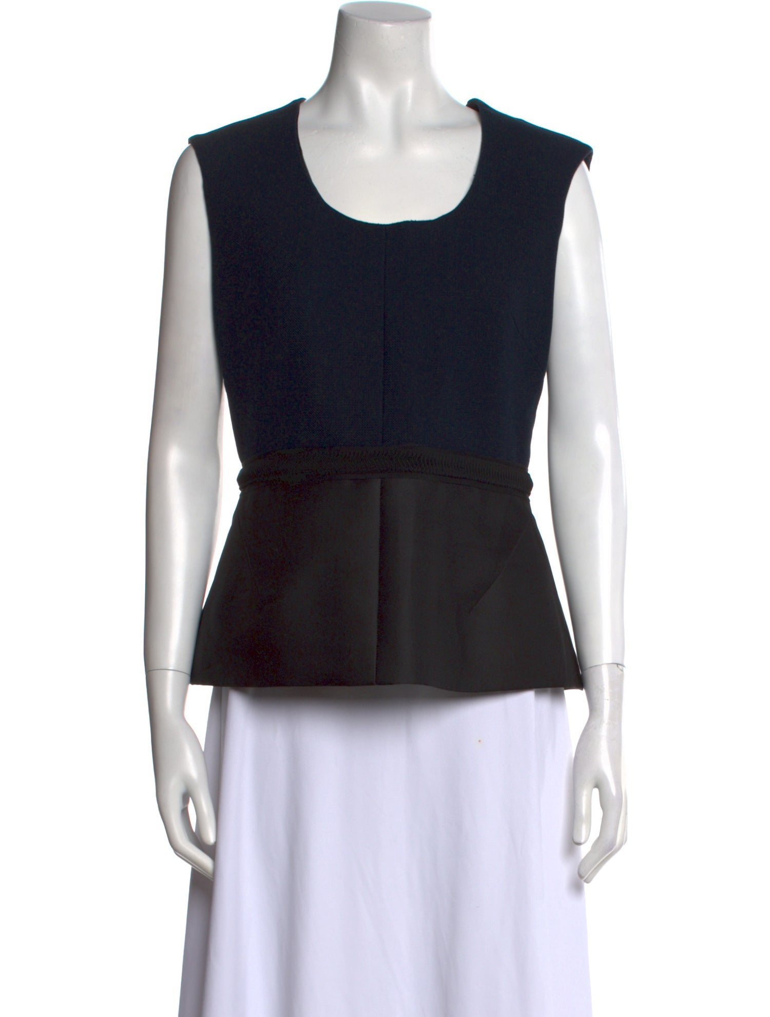 Karolina Zmarlak Scoop Neck Sleeveless Top